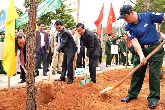 PHÓ CHỦ TỊCH QUỐC HỘI ĐỖ BÁ TỴ DỰ LỄ PHÁT ĐỘNG TẾT TRỒNG CÂY TẠI LÀO CAI